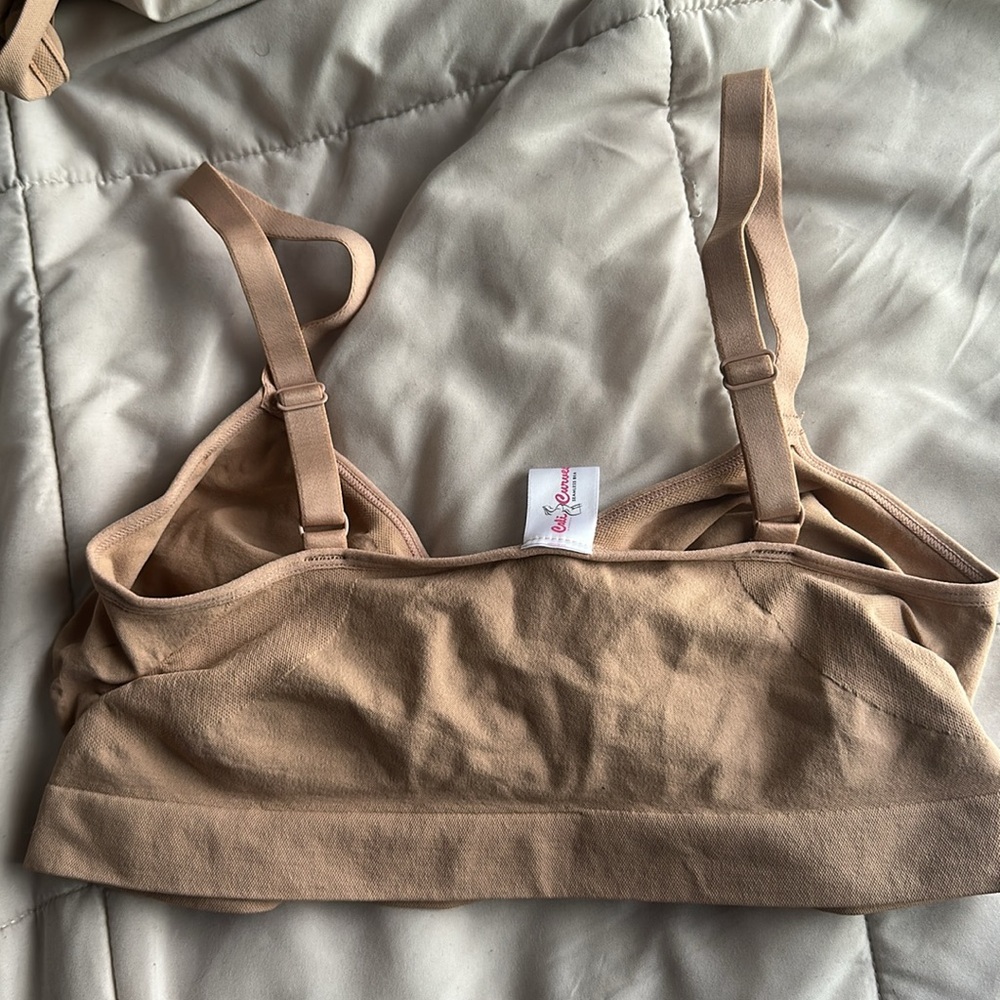 Cali Curves | Seamless Bralette - Picture 8 of 8